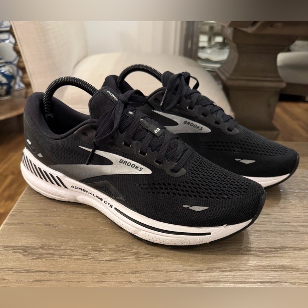 Brooks sneakers 10.5